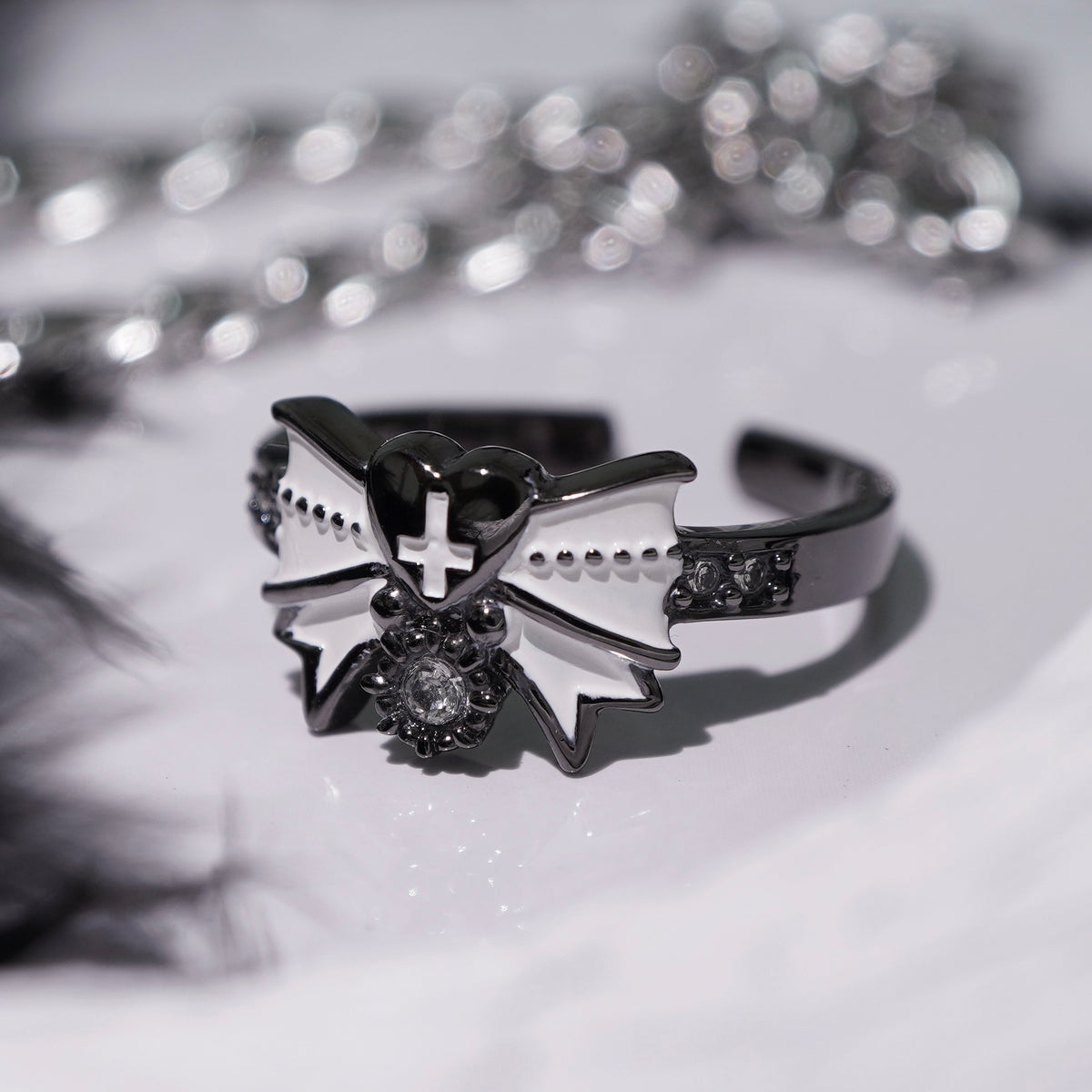 Fallen Angel Ribbon Ring / Black × White