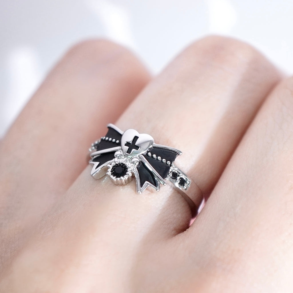 Fallen Angel Ribbon Ring / Silver × Black