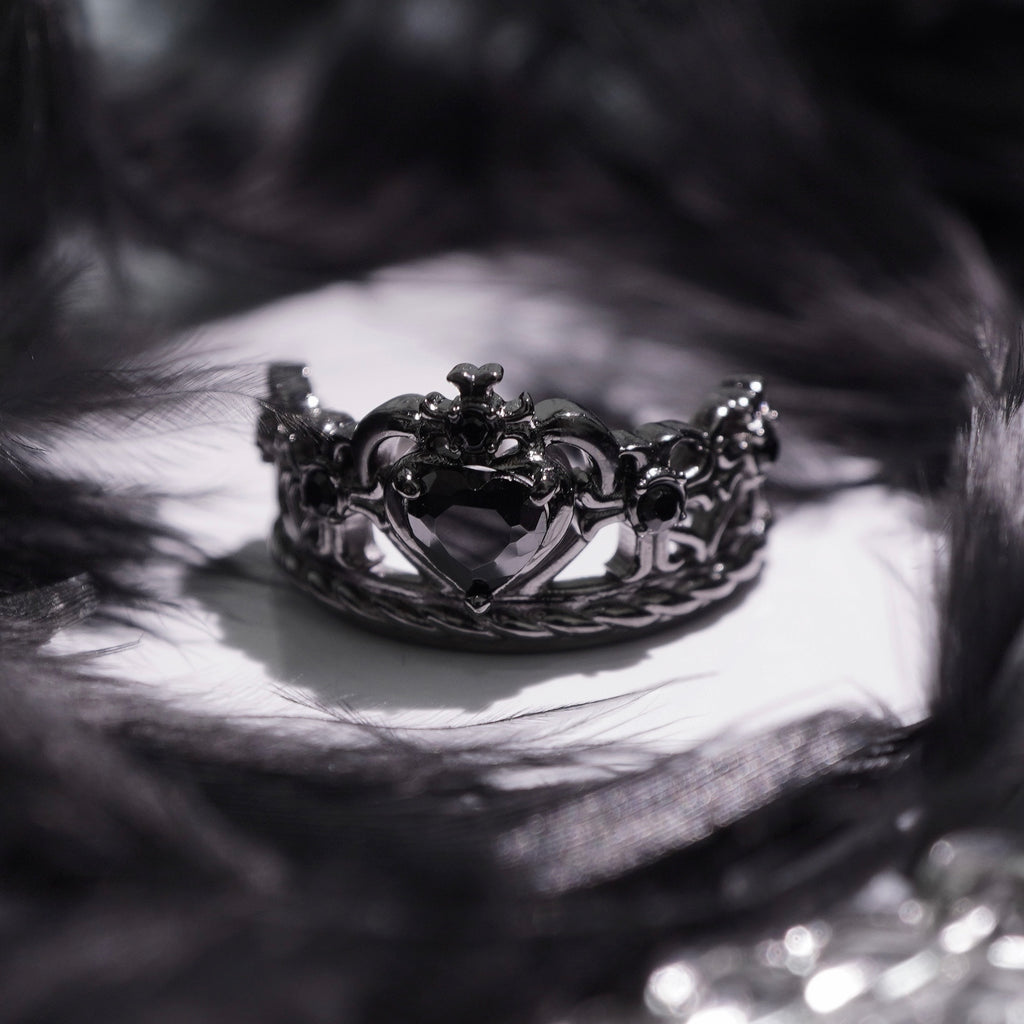 Heart Gothic Tiara Ring / Black × Black