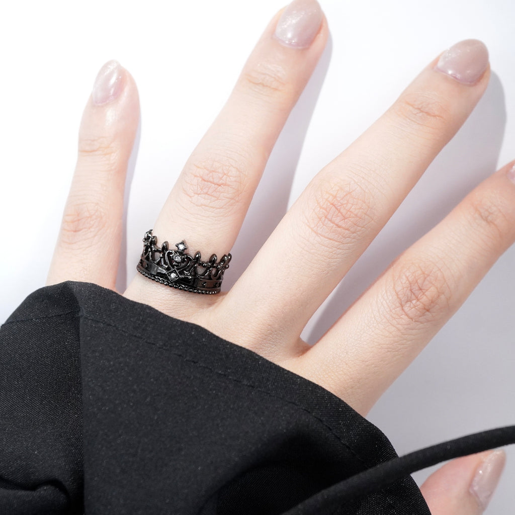 Haunted Queen Ring / Black