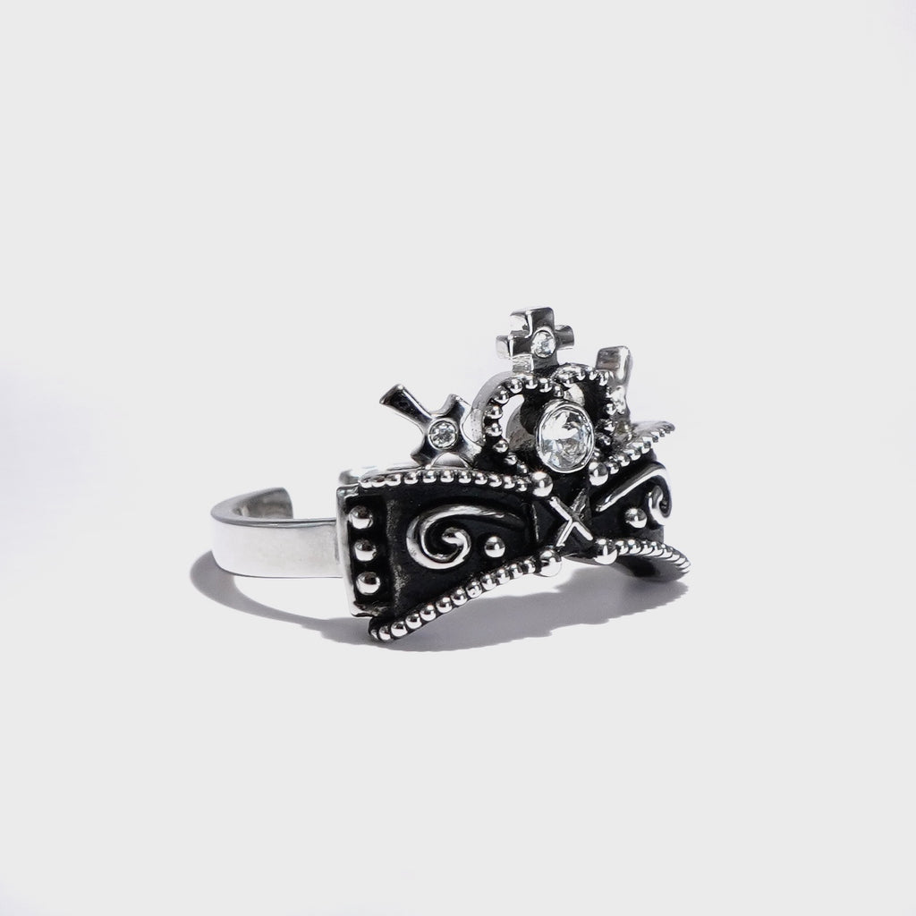 Ribbon Chapel Ring / Blackened Silver