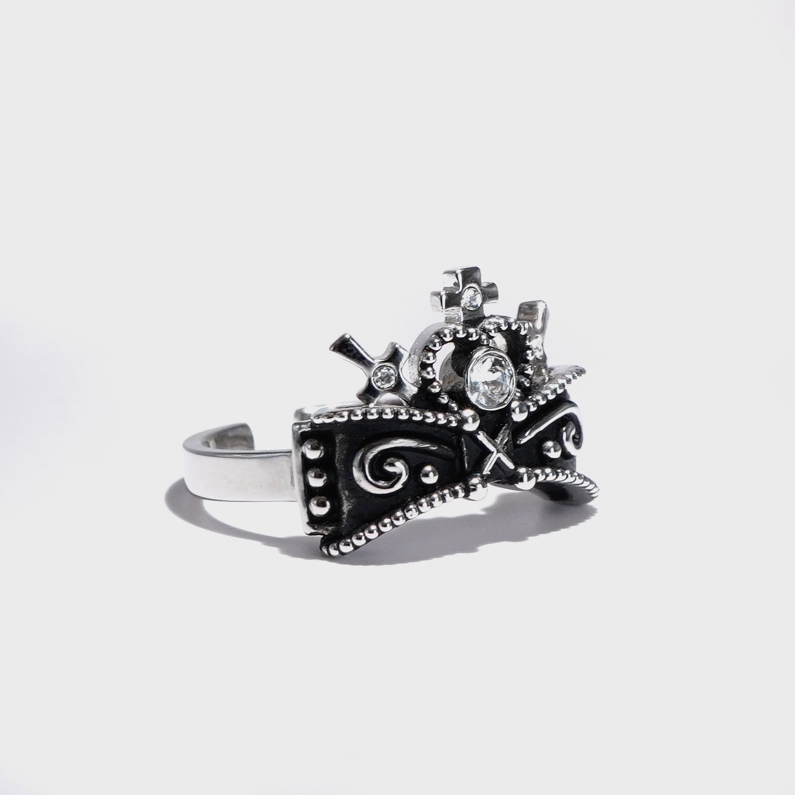Ribbon Chapel Ring / Blackened Silver