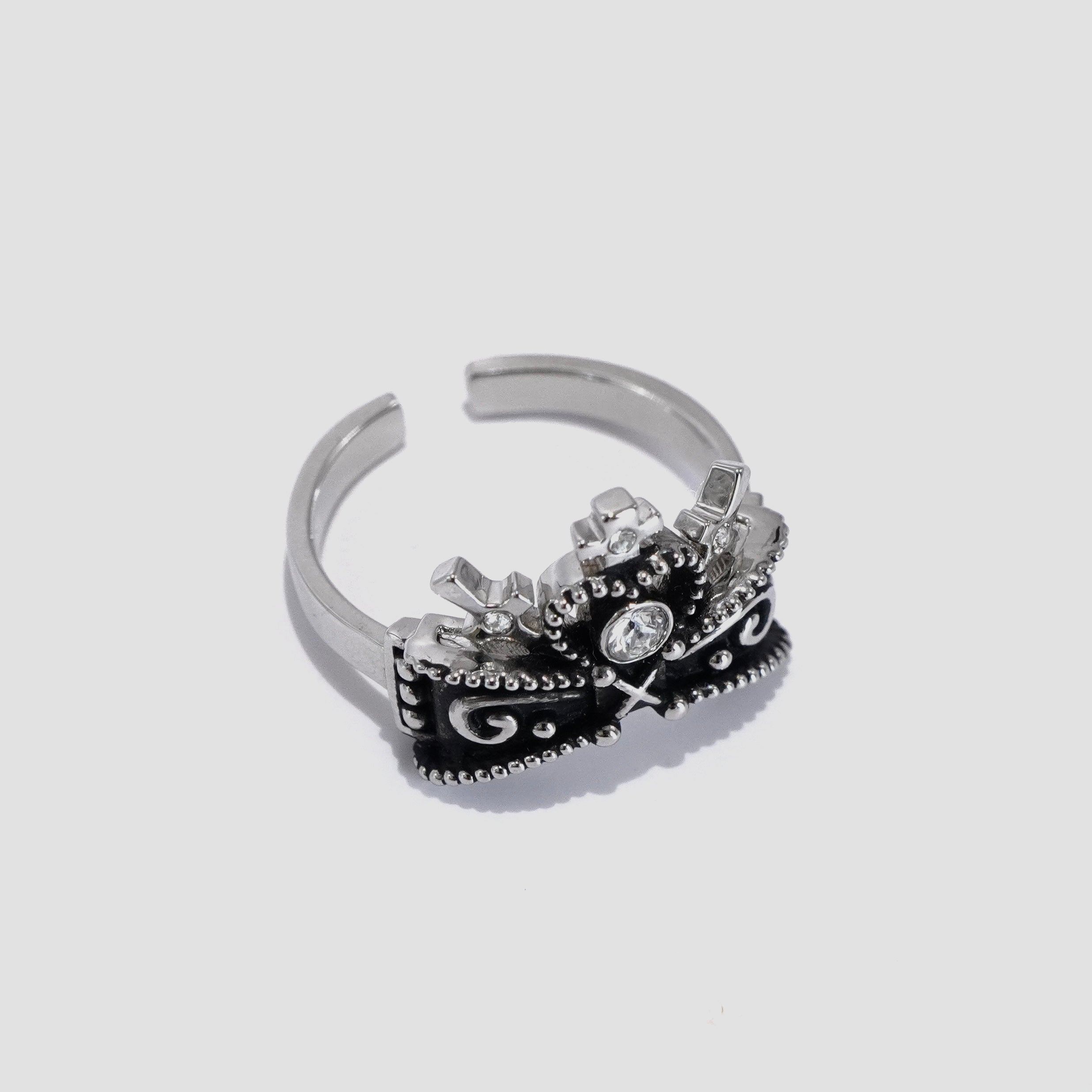 Ribbon Chapel Ring / Blackened Silver
