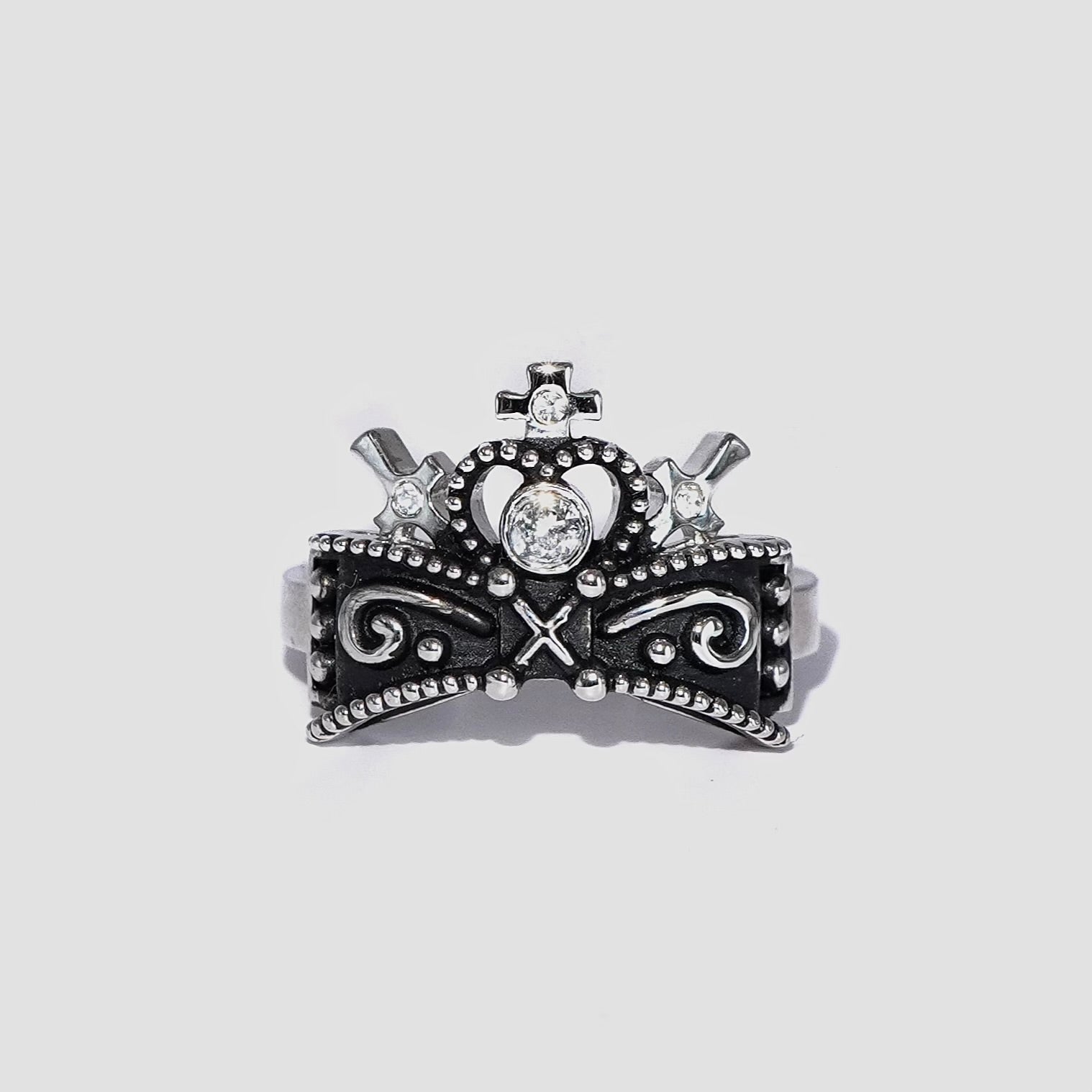 Ribbon Chapel Ring / Blackened Silver