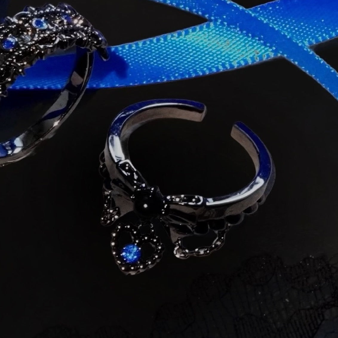 Lolita Blouse Ring / Black × Blue